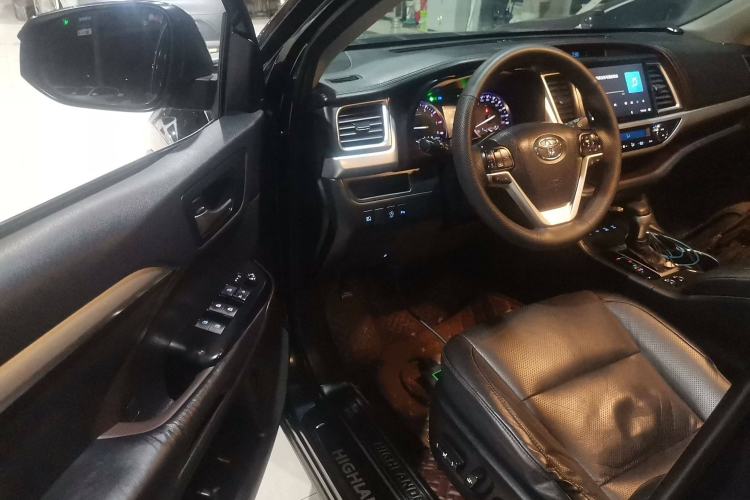 Used Toyota Highlander 2018 2.0T Four-Wheel Drive Luxury Edition 7 Seats China V Emission Standard

