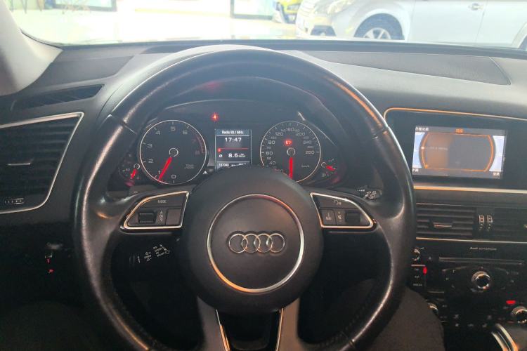 Used Audi Q5 2017 40 TFSI Technology Edition Center Console