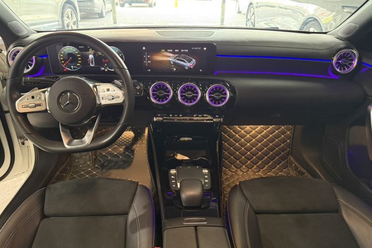 Used Mercedes-Benz A-Class 2022 Revised Version A 200 L Sport Sedan Fashionable Style
