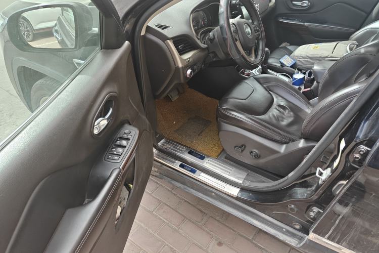 Used Jeep Cherokee 2014 2.4L Luxury Edition