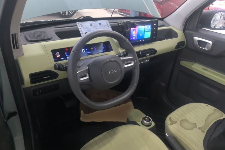 Used Geely Galaxy Panda 2023 Panda Mini 200km Endurance Bear Center Console