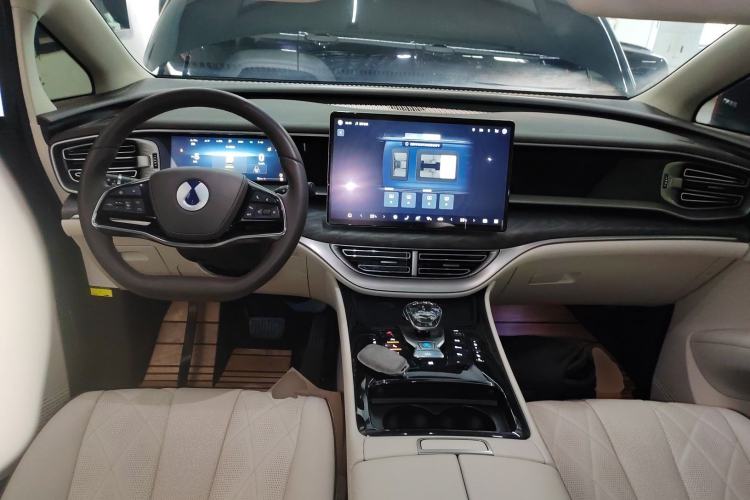 Used Denza D9 2024 DM-i 1050 Luxury Model
