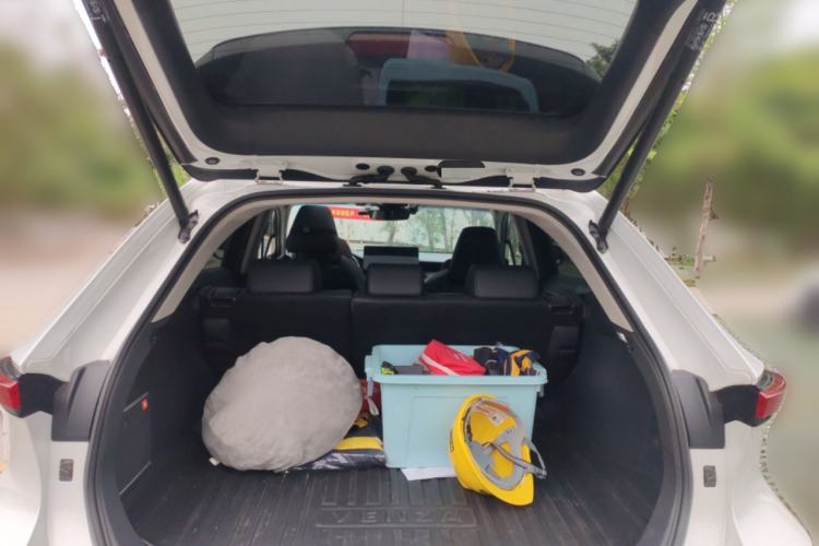 Used Toyota Venza 2023 2.5L Smart Electric Hybrid Dual-Drive Prestige Version Trunk