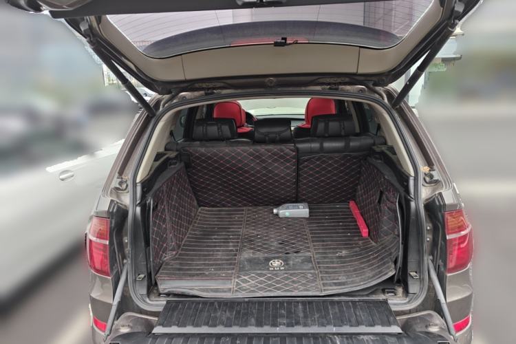 Used BMW X5 2011 xDrive35i Leading Model Trunk