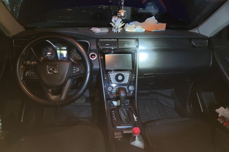 Used JMC Yusheng S330 2016 1.5L GTDi Automatic Two-Wheel Drive Prestige Edition Center Console