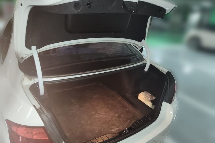 Used BMW 5 Series 2013 525Li Leading Model Trunk