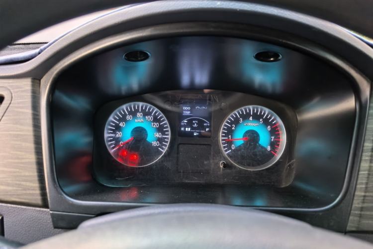 Used Jinbei Hiace X30 2023 1.5L Super-Comfortable Passenger Van 5/6/7-Seater Non-Air-Conditioned Version Model SWC15M