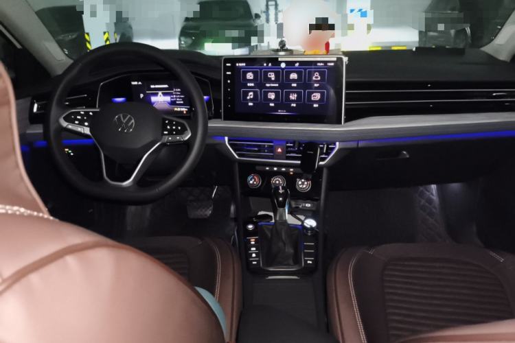 Used Volkswagen Sagitar 2023 300TSI DSG Excellence Edition Center Console