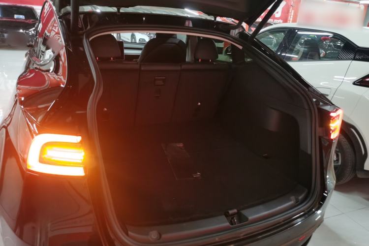 Used Tesla Model Y 2023 Rear-Wheel-Drive Version Trunk