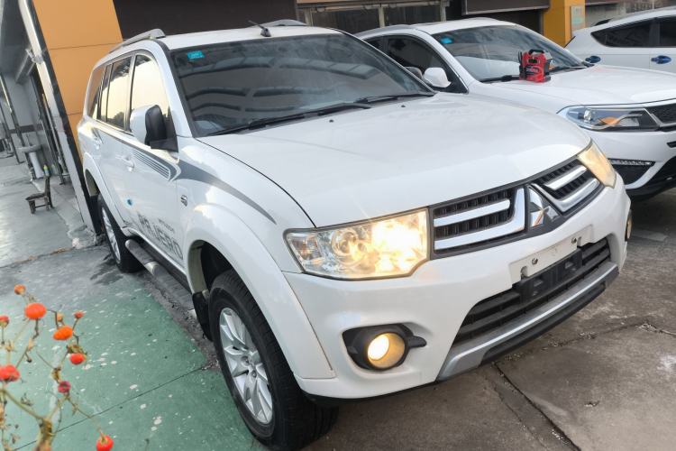 Used Mitsubishi Pajero Sport 2013 2.4L Manual Two-Wheel Drive Comfort Edition Exterior 2