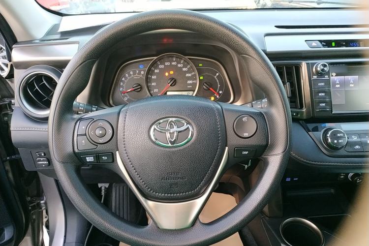 Used Toyota RAV4 2015 2.0L CVT Two-Wheel Drive Fashion Edition