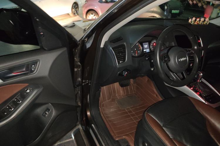 Used Audi Q5 2018 Collector's Edition 40 TFSI Technology Model
