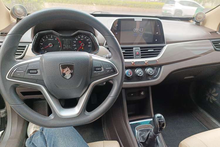 Used Baojun 310W 2017 1.5L Manual Fashion Model China V
