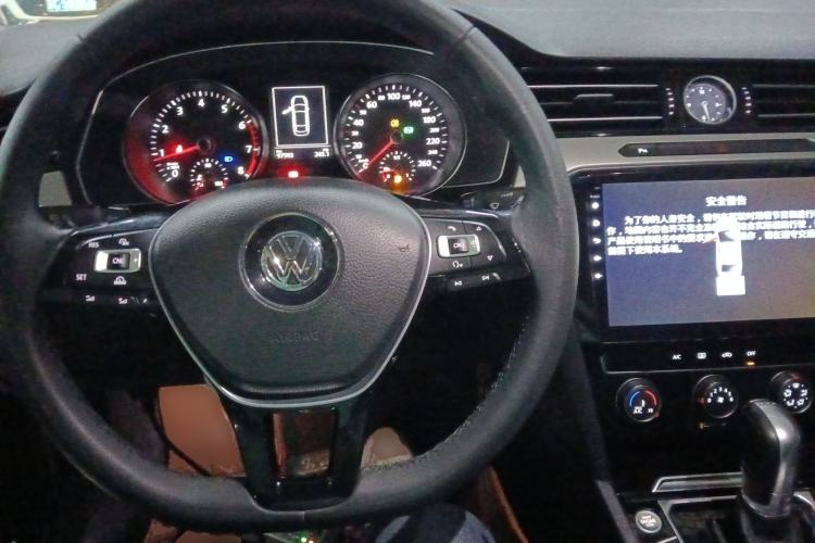 Used Volkswagen Magotan 2017 330TSI DSG Leading Model
