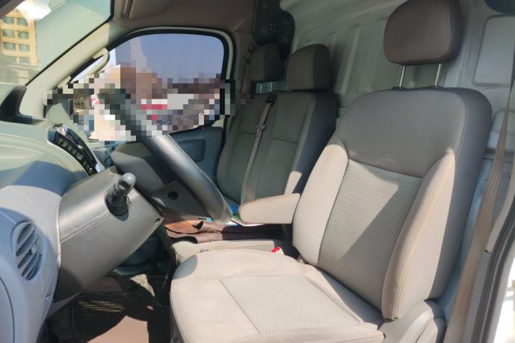 Used SAIC MAXUS Xintu V80 2021 2.0T Manual Classic City Delivery King Short Wheelbase Mid-Roof Design 3 Seats