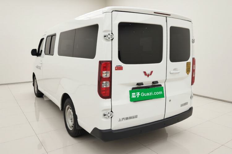 Used Wuling Yangguang 2024 300KM Comfort Version Passenger Van 75kW
