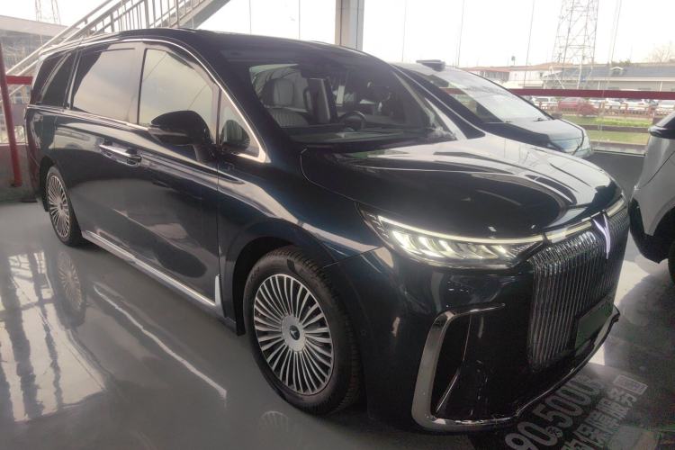 Used VOYAH Dream 2025 PHEV Four-Wheel-Drive Flagship Kunpeng Edition Front Right 45 Deg