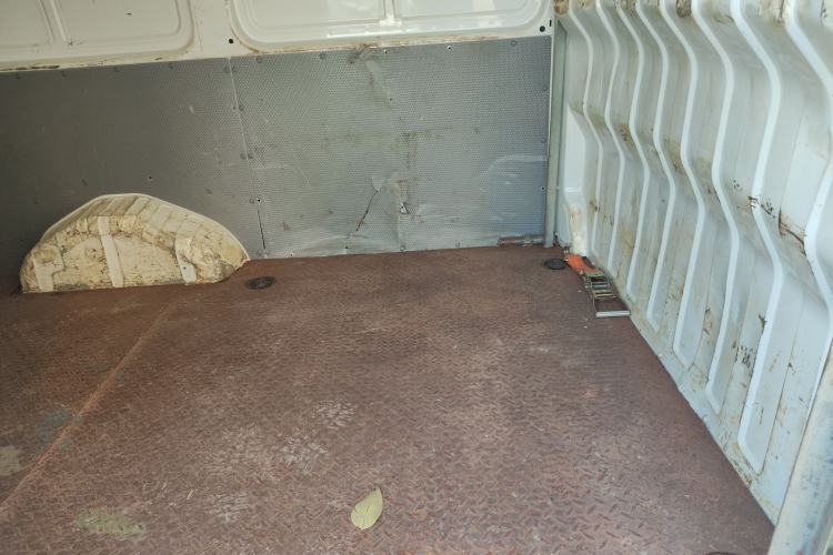 Used SAIC MAXUS Xintu V80 2021 2.0T Manual Classic City Delivery King Short Wheelbase Mid-Roof Design 3 Seats