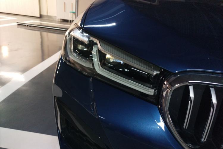 Used BMW 5 Series 2022 Second Facelift 530Li Leading Edition M Sport Package Right Front Headlight