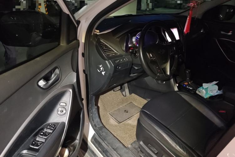 Used Hyundai Santa Fe 2015 2.0T Automatic Two-Wheel Drive Smart Version 5 Seats