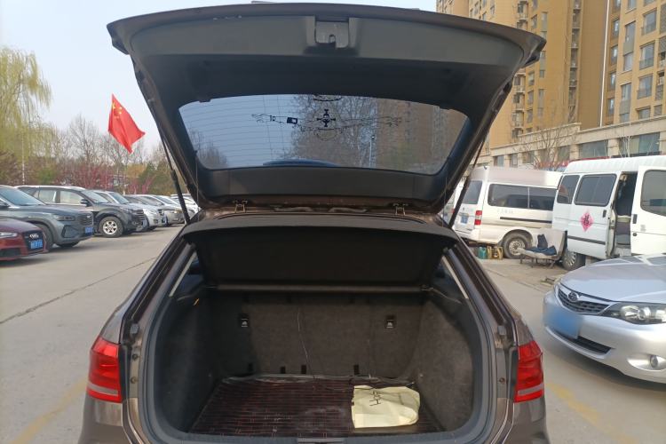 Used Volkswagen Gran Lavida 2013 1.6L Automatic Fashion Model Trunk