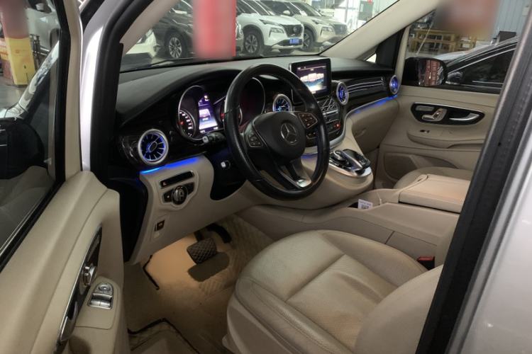 Used Mercedes-Benz V-Class 2016 V 260 Avantgarde Edition
