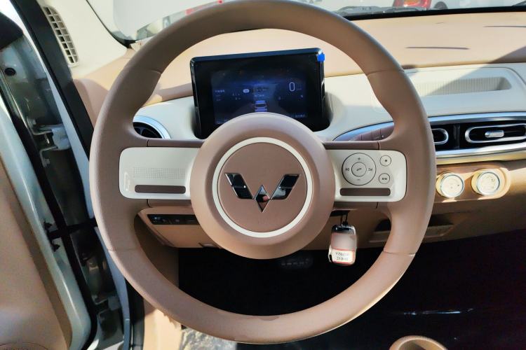 Used Wuling Hongguang MINIEV 2025 Four-Door Version Advanced Edition Steering Wheel