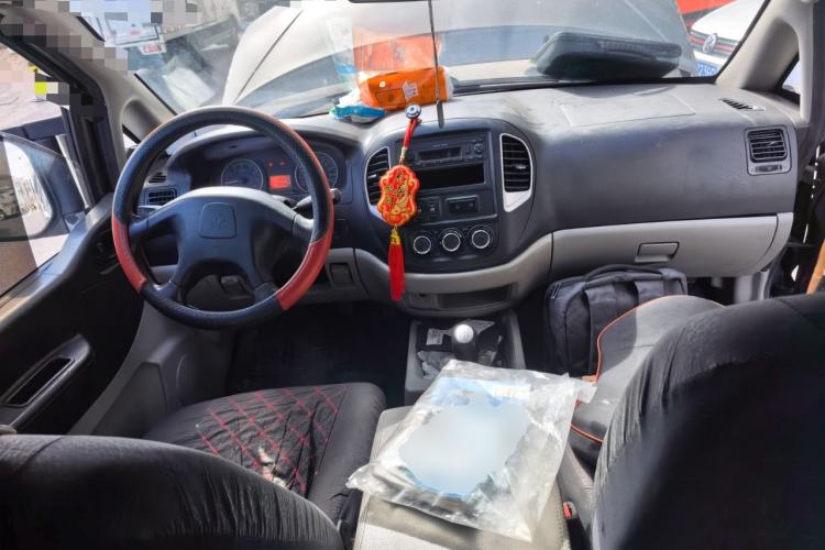 Used FORTHING Lingzhi 2016 V3 1.5L 7-Seater Standard Model China V Emission Standard Center Console