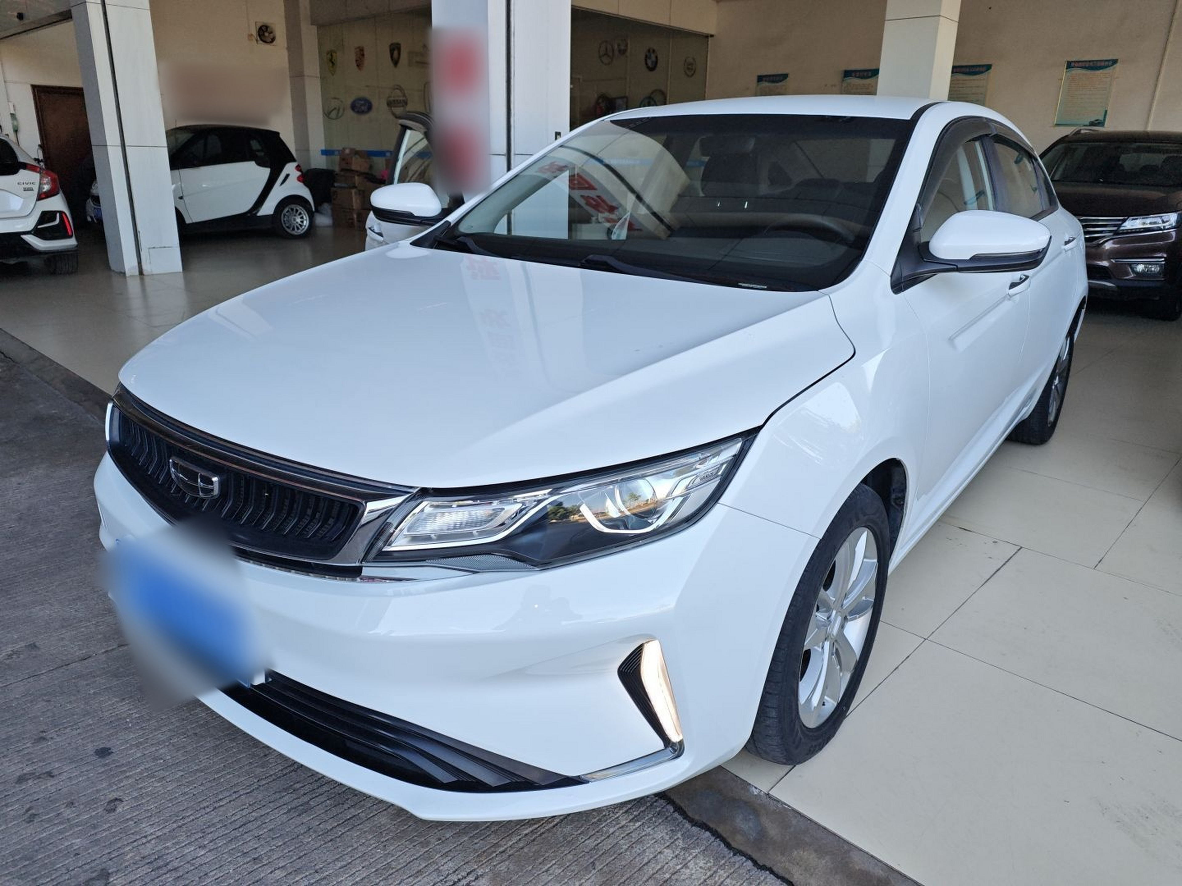 Под передней частью автомобиля