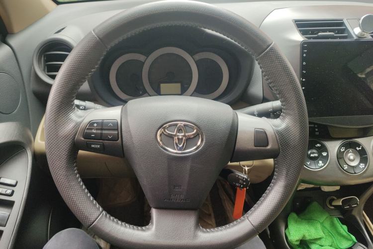 Used Toyota RAV4 2011 2.0L Automatic Luxury Edition Steering Wheel