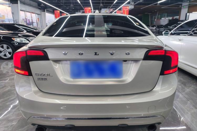 Used Volvo S60 2017 S60L T4 Smart Range Edition
