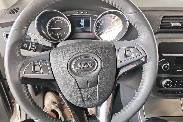 Used JAC Group T6 2020 2.0T Diesel Two-Wheel Drive Elite Version China VI Standard HFC4DB2-2E Steering Wheel