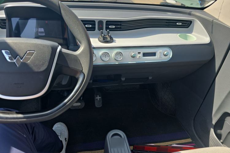 Used Wuling Hongguang MINIEV 2022 Macaron Premium Model – Lithium Iron Phosphate Center Console