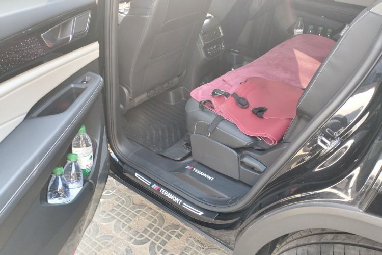 Used Volkswagen Teramont 2024 530 V6 All-Wheel-Drive Dragon Edition Left Rear Seat