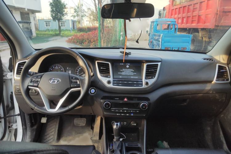 Used Hyundai Tucson 2018 1.6T Dual-Clutch Two-Wheel Drive 15th Anniversary Special Edition Interior 2