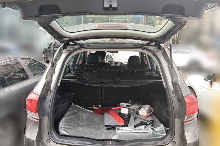 Used Haval H6 2013 Upgraded Model 2.4L Automatic Two-Wheel Drive Elite Version Trunk