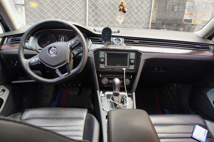 Used Volkswagen Magotan 2018 380TSI DSG Luxury Model Center Console