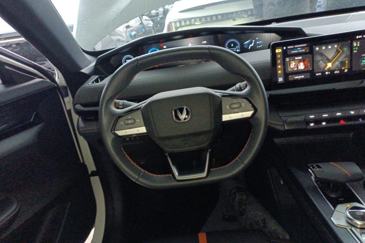 Used CHANGAN UNI-V 2024 1.5T Luxury Edition
