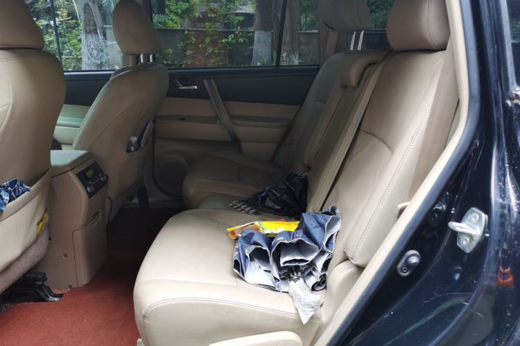 Used Toyota Highlander 2012 2.7L Two-Wheel Drive 7-Seater Luxury Edition Left Rear Seat