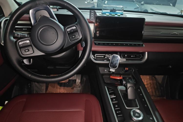 Used Great Wall Poer 2023 2.0T Off-Road Edition Automatic Gasoline Four-Wheel Drive – High-End Version Center Console