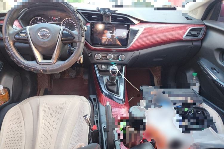 Used Nissan Lannia 2016 1.6L Manual Cool Edition Center Console