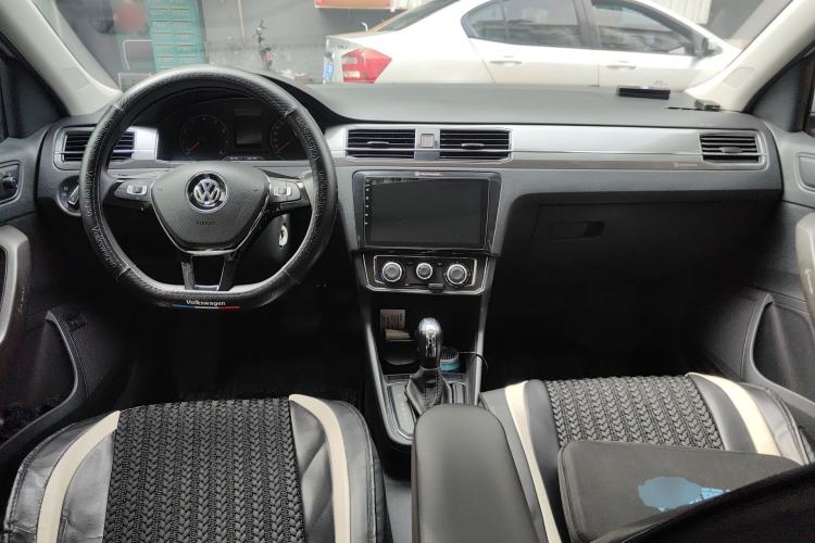 Used Volkswagen Santana 2018 1.5L Automatic Comfort Edition Center Console