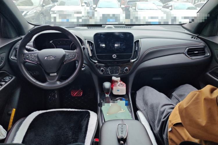 Used Chevrolet Equinox 2022 Mild Hybrid 550T RS Smart Boundary-Setting Edition Center Console