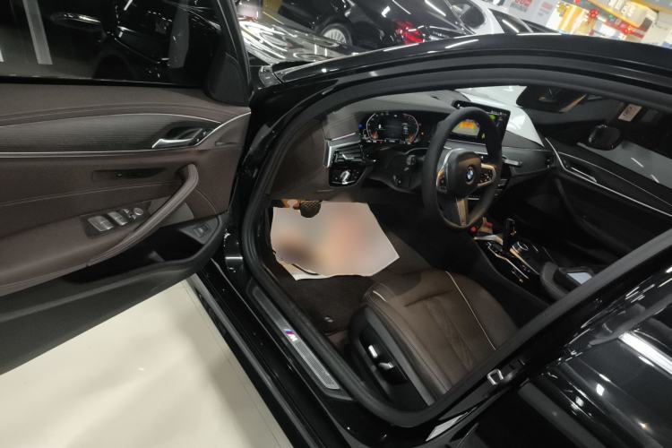 Used BMW 5 Series 2022 Restyled 530Li Leading Edition M Sport Package
