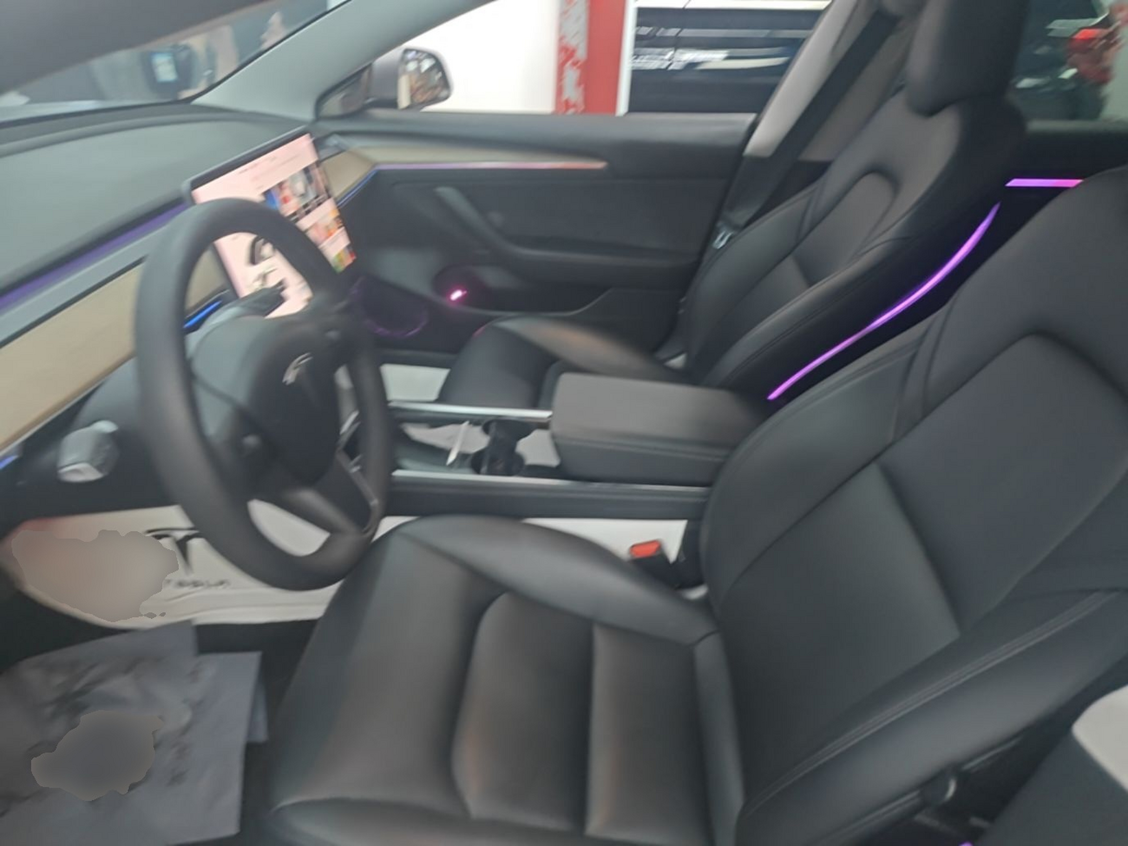 المقاعد الأمامية داخل السيارة