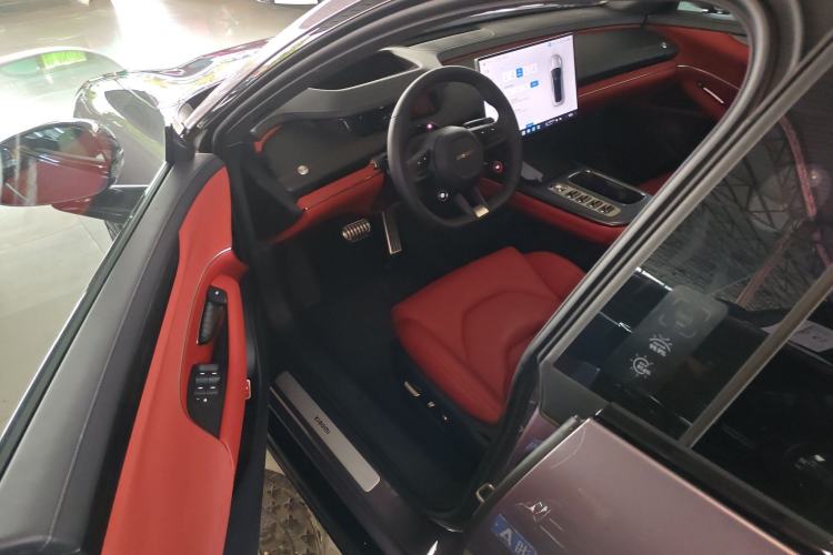 Used Xiaomi Auto SU7 2024 Four-Wheel Drive Ultra-Long Range Advanced Intelligent Driving Max Edition
