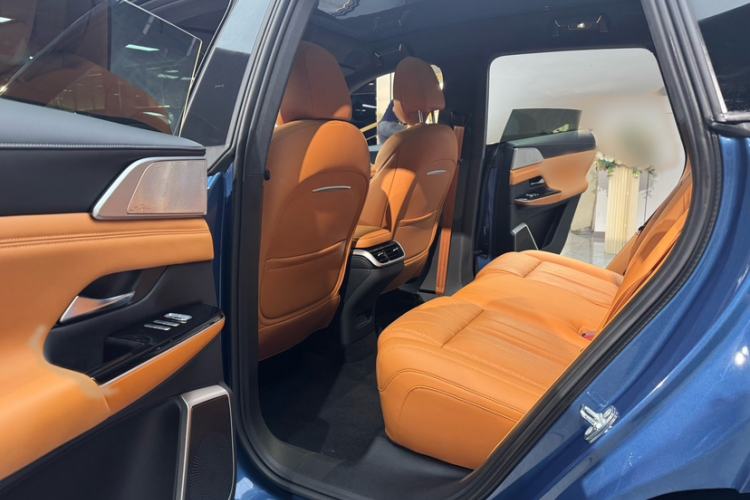 Used XPeng G9 2025 725 with Ultra-Long Range Max Interior 8