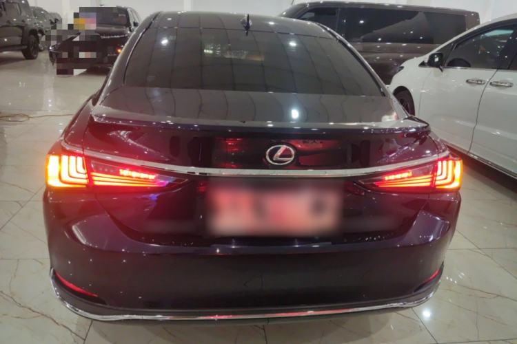 Used Lexus ES 2022 300h Deluxe Edition
