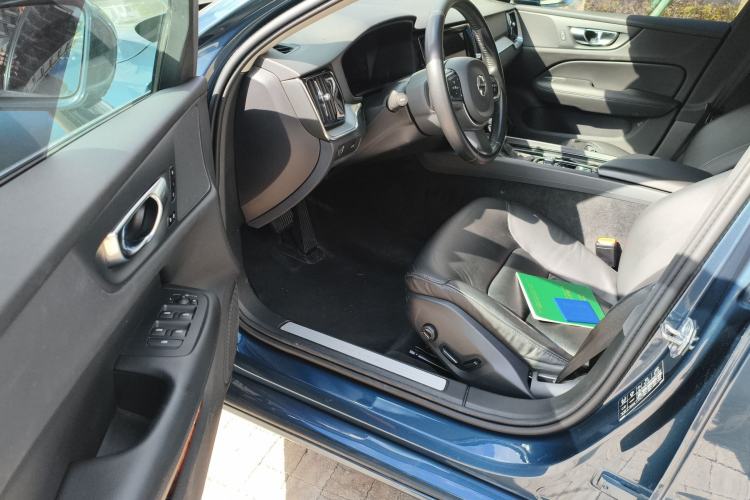 Used Volvo S60 2021 T4 Zhiyi Luxury Edition