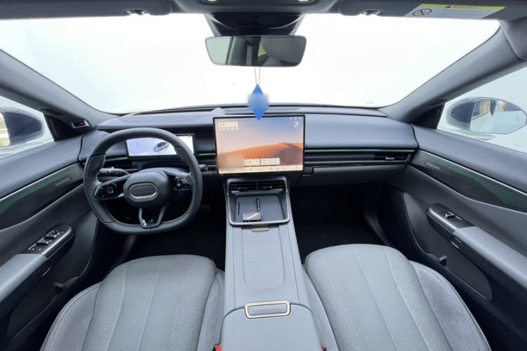 Used Lynk & Co 07 2024 EM-P 126 Long-Range Ultra Interior 4